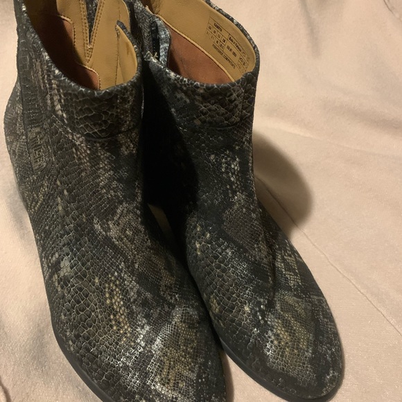 Vionic shoe bootie - Picture 8 of 11